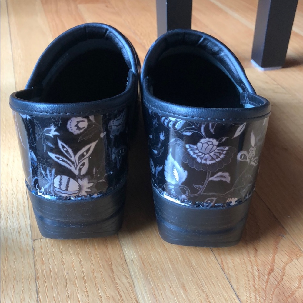 Dansko Black/Blue/Silver Floral Clogs size 39 - Picture 2 of 11